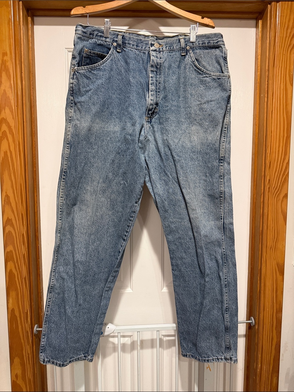 Wrangler Men's Relaxed Fit Light Blue Jeans